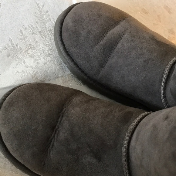 UGGS - Picture 6 of 8